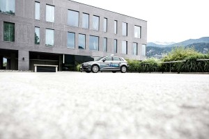 Fahrschule Sappl Audi vor Top Logistik Firmengebäude