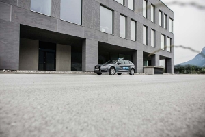 Fahrschule Sappl Audi vor Top Logistik Firmengebäude